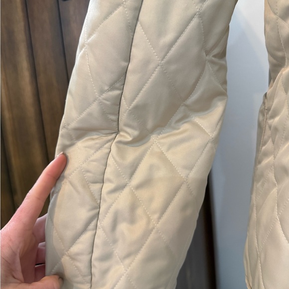 Burberry London Women’s Light Tan Quilted Jacket - Picture 8 of 10